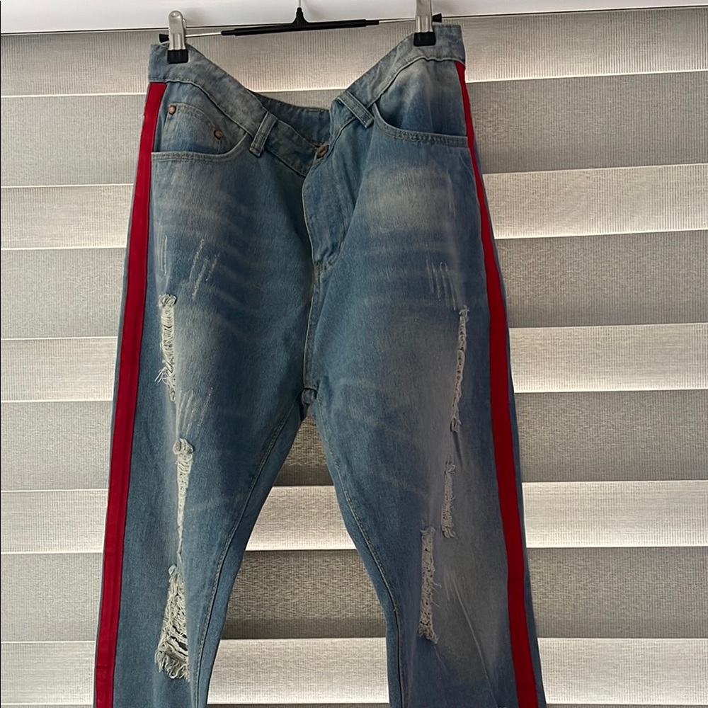 ROMWE Relaxed Blue and Red Jeans with Side Stripes